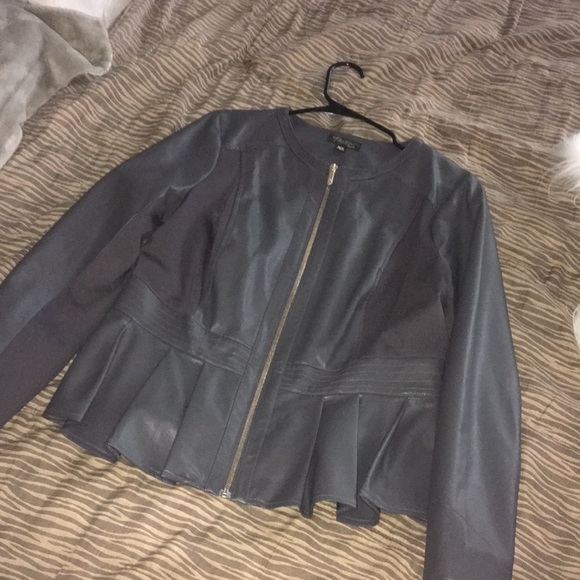 Leather jacket - Picture 4 of 11